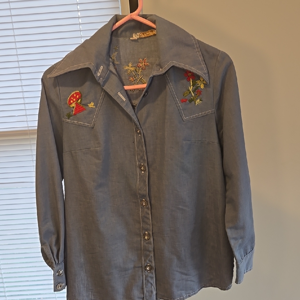 Vintage 1970's Page Boy Womens Button Up top Embroidered Mushroom Size:Small